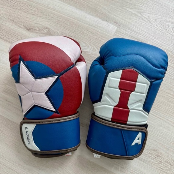 **LIMITED EDITION** Hayabusa x Marvel Captain America Boxing Gloves! (16oz) - Picture 5 of 5